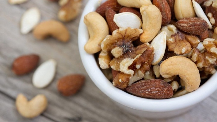 Eating a handful of nuts could reduce your cancer risk 